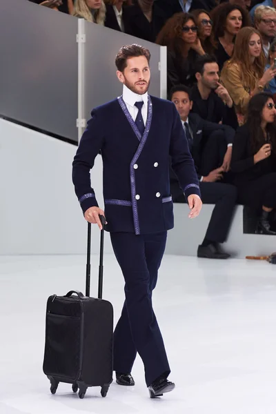 Look 3